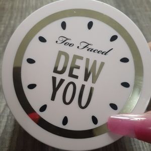 Too Faced DEW YOU Fresh glow translucent powder
